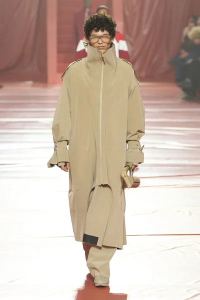 Look 7